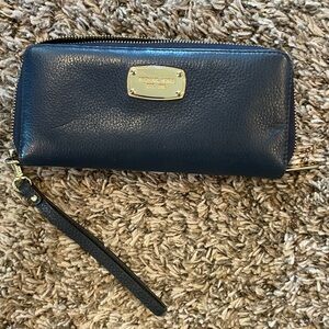 Michael Kors Zipper Wallet